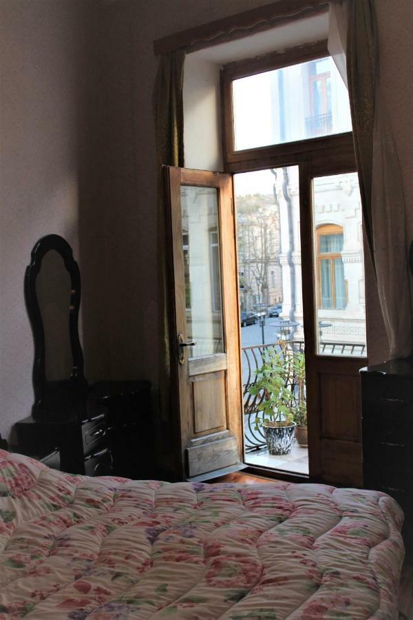 Guesthouse Medea On Pushkini 4 Kutaisi Eksteriør bilde